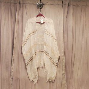NWT Torrid Ivory White Gold Stripe Ruana